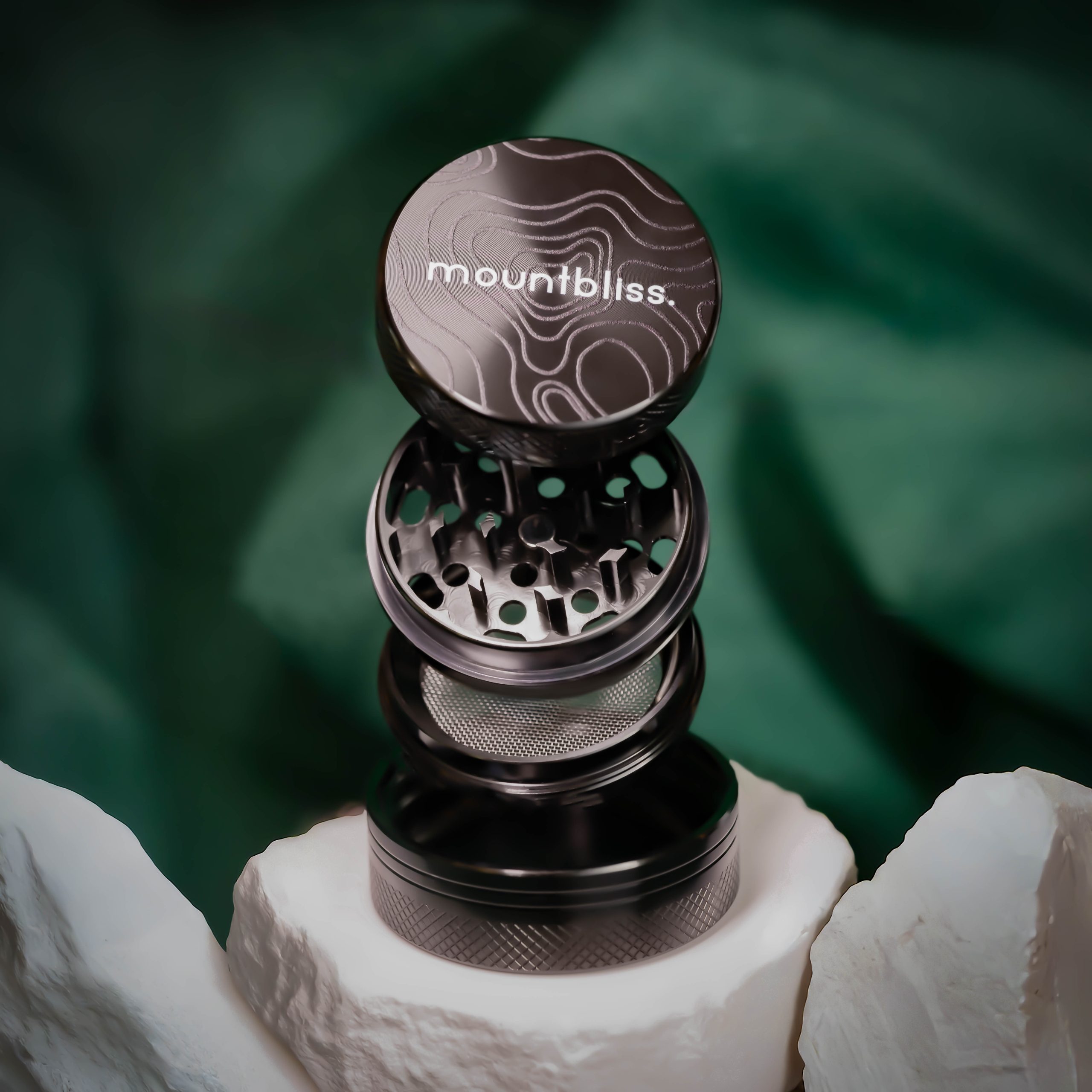 Mountbliss 4-Part Expert Grinder